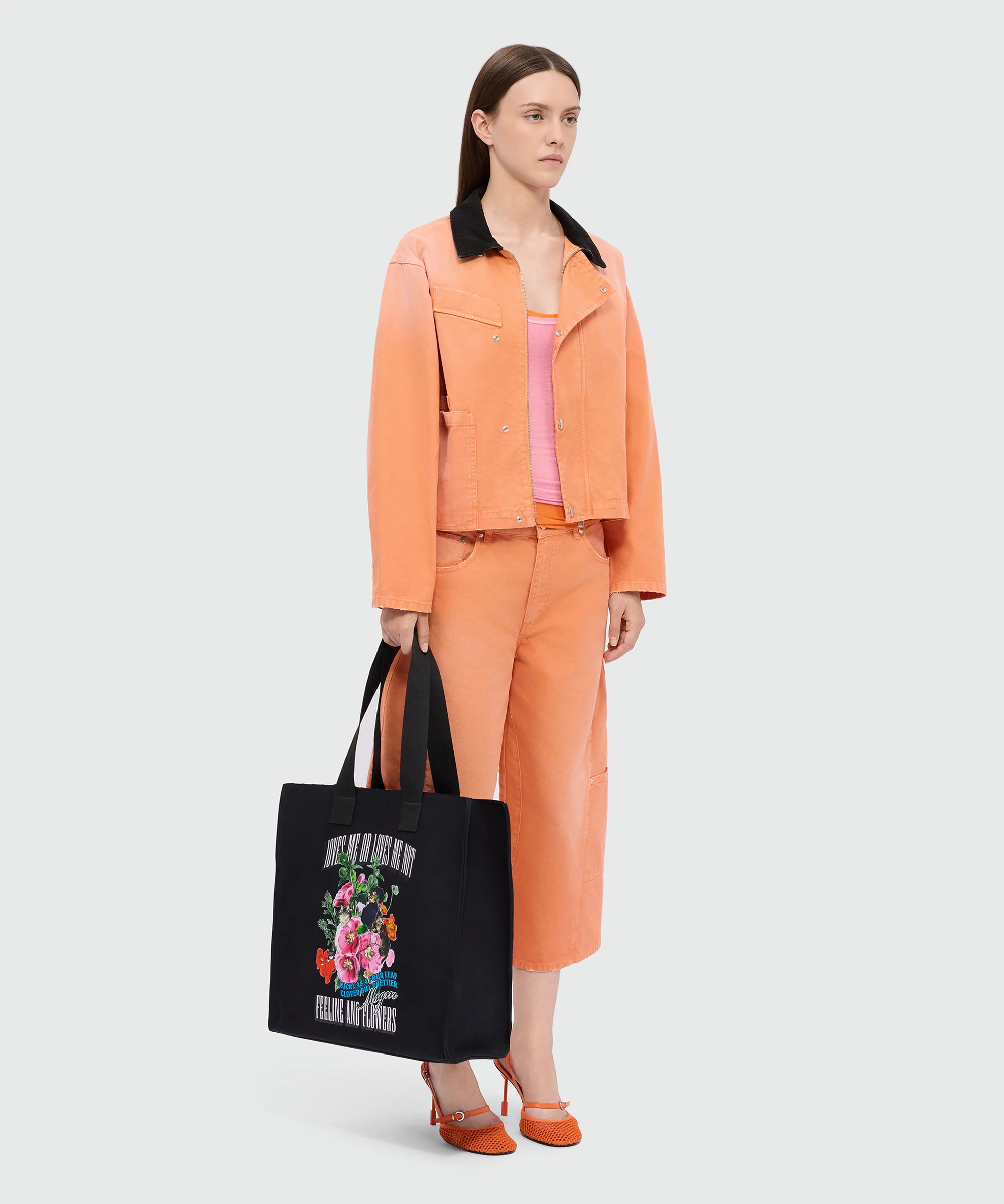 Black canvas tote with print and tonal handles - Image 5