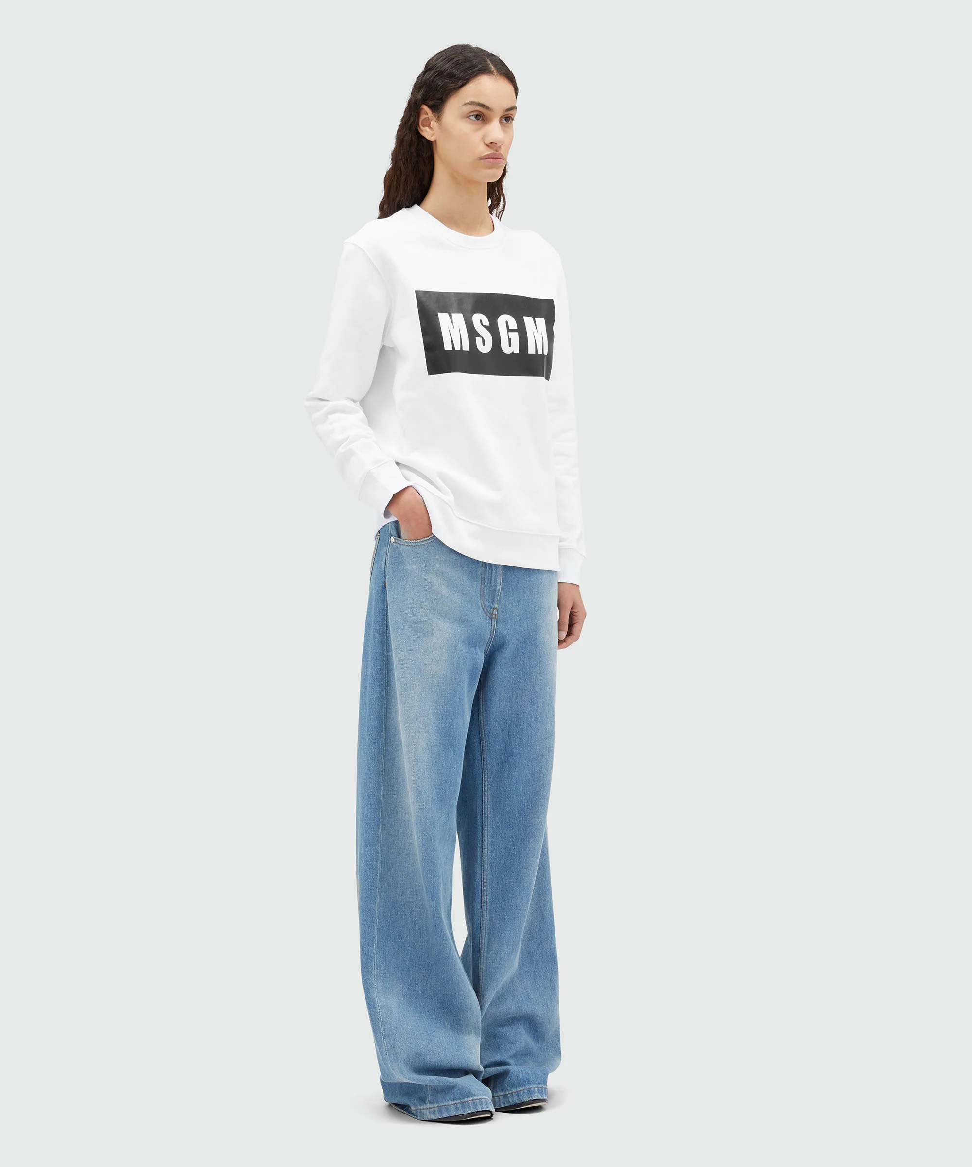 White crew neck sweatshirt with box logo - Image 4