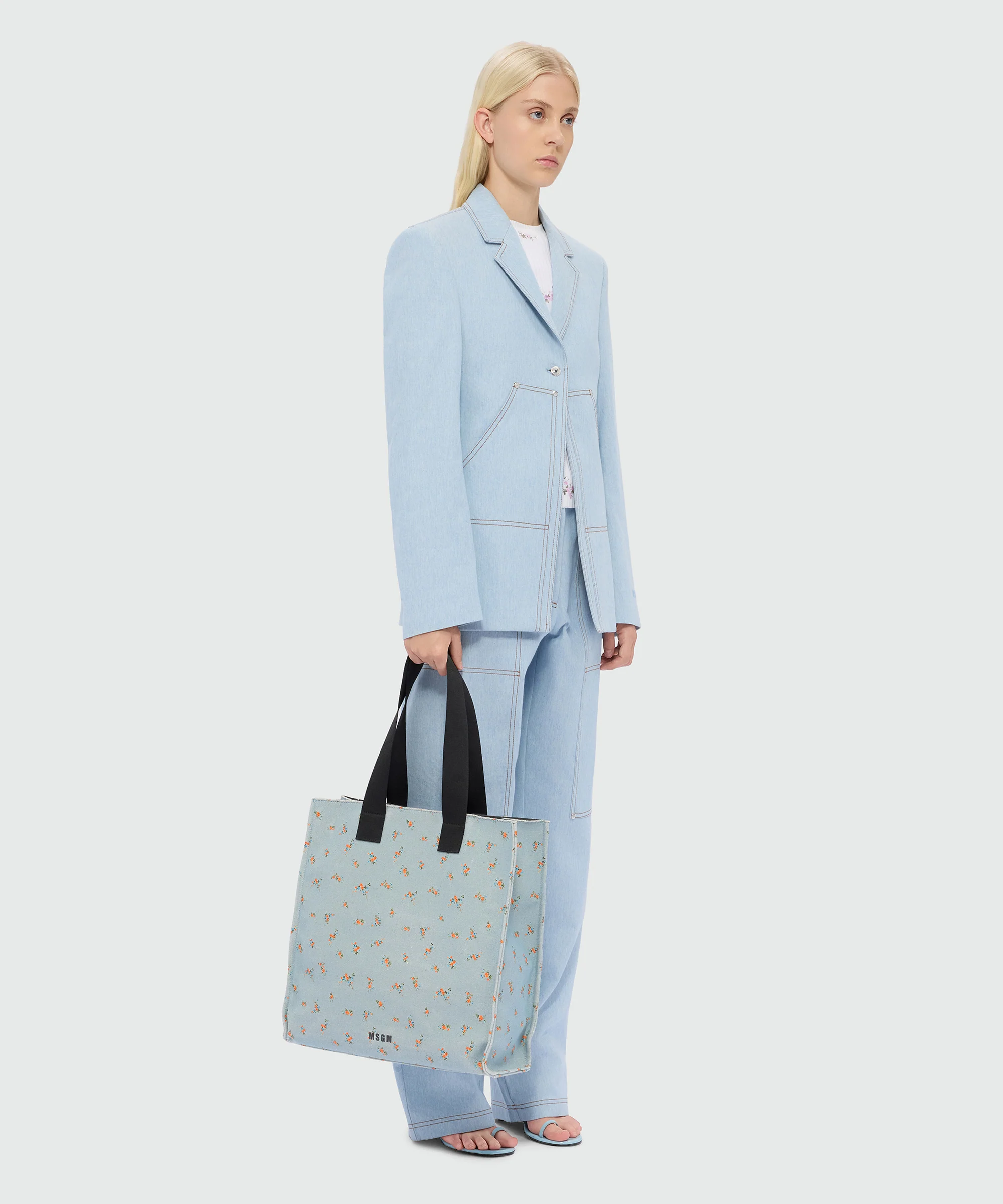 Light blue canvas tote with print and contrasting handles - Image 5