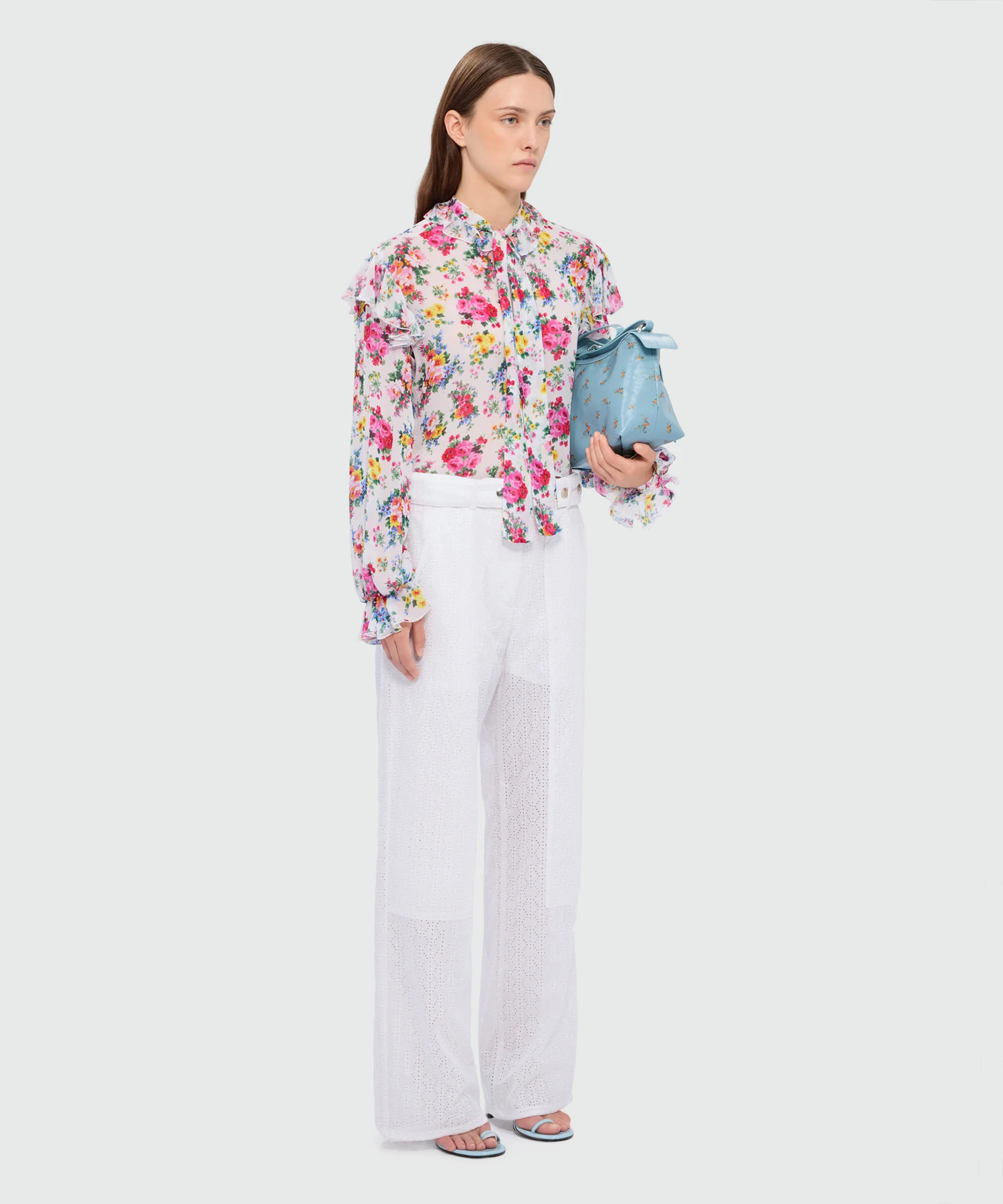 White viscose georgette blouse with floral print and ruffled collar - Image 4
